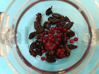 Gėrimas su erškėtuogėmis ir karkade Žingsnis 2