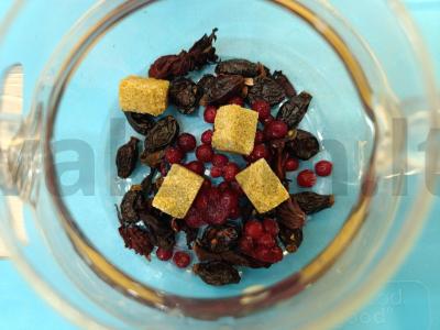 Gėrimas su erškėtuogėmis ir karkade Žingsnis 3