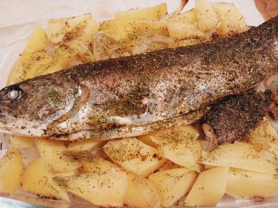 Kepta upėtakis ant daržovių pagalvėlės Žingsnis 6