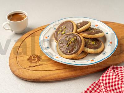 Sviestinis sausainis su šokoladu pagrindine nuotrauka