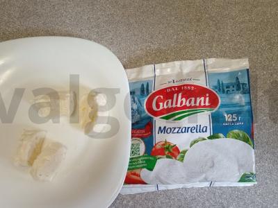 Kiaulienos faršo kotletai su cukinija ir mocarela garuose Žingsnis 6