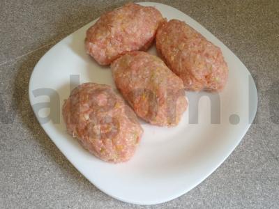 Kiaulienos faršo kotletai su cukinija ir mocarela garuose Žingsnis 9