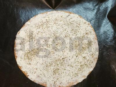 Pica ant lavašo su varškės sūriu ir vyšniniais pomidorais Žingsnis 3