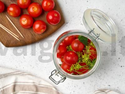 Marinuoti vyšniniai pomidorai su mėta Žingsnis 2