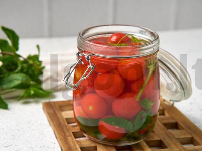 Marinuoti vyšniniai pomidorai su mėta Žingsnis 3