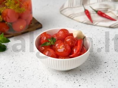 Marinuoti vyšniniai pomidorai su mėta pagrindine nuotrauka