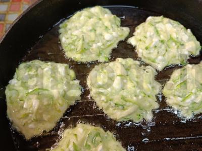 Cukinijų blynai su varške Žingsnis 6