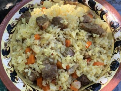 Kuskusas su švelniu antis filė pagrindine nuotrauka