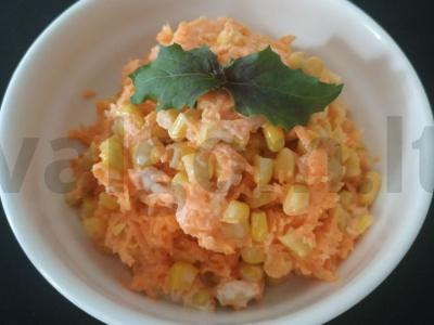 Morkų ir kukurūzų salotas su česnaku pagrindine nuotrauka