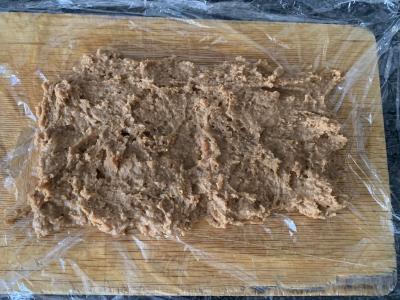 Sluoksniuotas sausainių ritinys su varškės įdaru ir vyšniomis Žingsnis 4