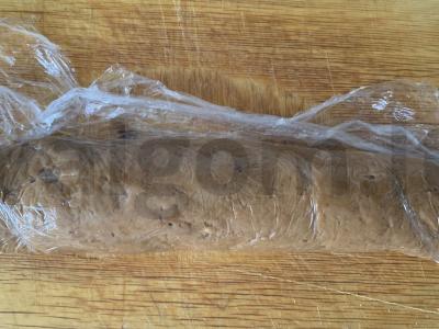 Sluoksniuotas sausainių ritinys su varškės įdaru ir vyšniomis Žingsnis 7