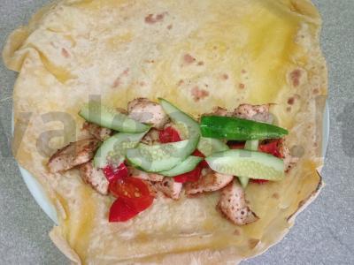 Šašlykas su vištienos krūtinėlėmis, daržovėmis ir marinuotais čili pipirais Žingsnis 4