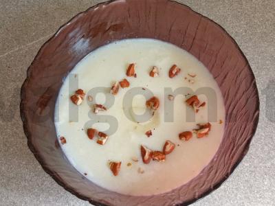 Manų košė su kokosų aliejumi, džiovintomis abrikosais, uogiene ir pekano riešutais Žingsnis 4