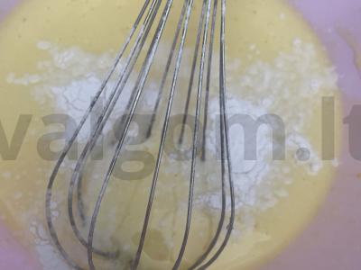 Blynai su raugintu pienu ir cinamonu Žingsnis 4