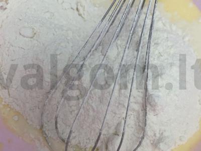 Blynai su raugintu pienu ir cinamonu Žingsnis 5