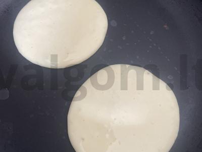 Blynai su raugintu pienu ir cinamonu Žingsnis 7