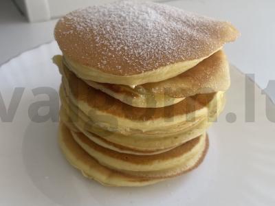 Blynai su raugintu pienu ir cinamonu pagrindine nuotrauka