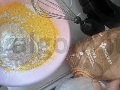 Klasikinė šarlotė su cukraus pudra Žingsnis 3