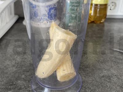 Pieninis kokteilis su bananais ir saldainiais Žingsnis 1