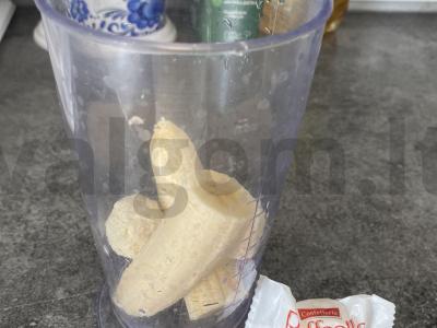 Pieninis kokteilis su bananais ir saldainiais Žingsnis 2