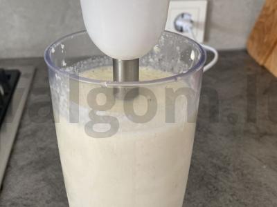 Pieninis kokteilis su bananais ir saldainiais Žingsnis 4