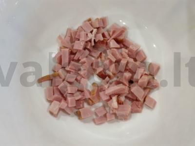 Salotos su žaliais žirneliais ir žaliu svogūnu Žingsnis 1