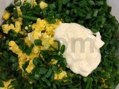 Salotos su žaliais žirneliais ir žaliu svogūnu Žingsnis 5