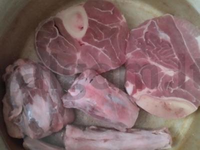 Šaltiena iš jautienos uodegų ir jautienos blauzdų Žingsnis 1