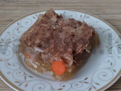 Šaltiena iš jautienos uodegų ir jautienos blauzdų pagrindine nuotrauka