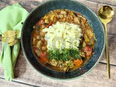 Kvapnus lagmanas su kiauliena ir daržovėmis pagrindine nuotrauka