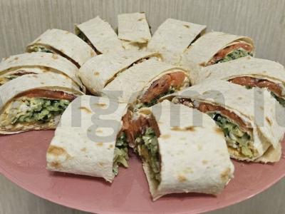 Greita užkanda iš lavašo su žuvies įdaru pagrindine nuotrauka