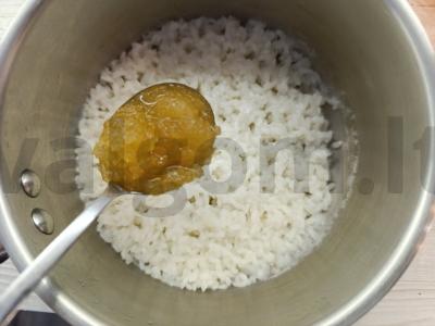 Kutiya su razinom ir medumi Žingsnis 3