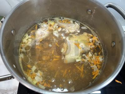 Vištienos sriuba su žvaigždutėmis makaronais Žingsnis 2