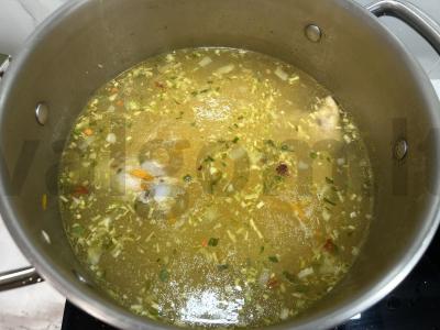 Vištienos sriuba su žvaigždutėmis makaronais Žingsnis 4