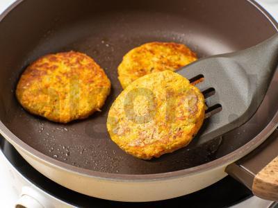 Lęšių blynai su daržovių padažu ir sėklomis Žingsnis 4