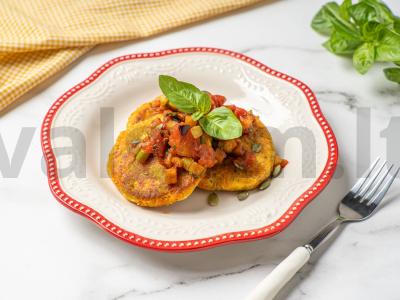 Lęšių blynai su daržovių padažu ir sėklomis pagrindine nuotrauka