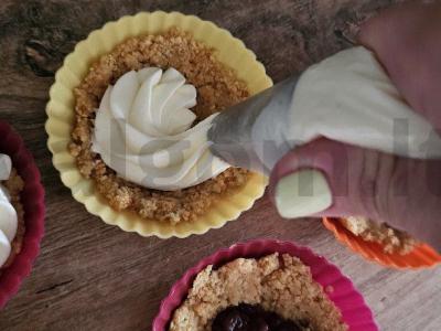 Sausainiai krepšeliai su graikišku jogurtu ir avietėmis Žingsnis 10