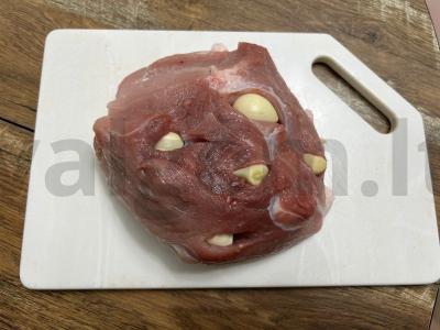 Kepta kiauliena kvapniame marinate Žingsnis 1