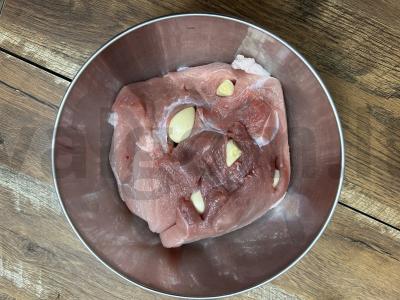 Kepta kiauliena kvapniame marinate Žingsnis 2