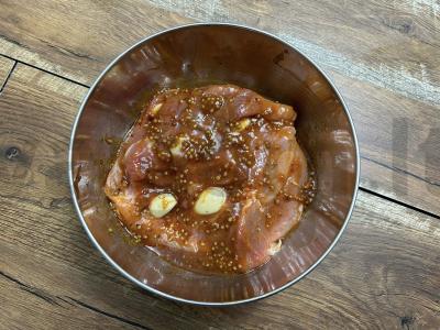 Kepta kiauliena kvapniame marinate Žingsnis 4