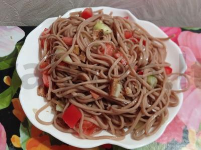 Soba su daržovėmis ir rūkytu unguriu pagrindine nuotrauka