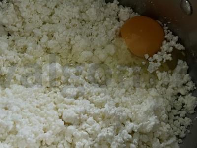 Sūrio blynai iš varškės keptuvėje Žingsnis 2