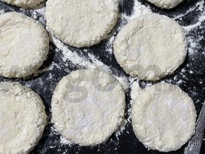 Sūrio blynai iš varškės keptuvėje Žingsnis 3