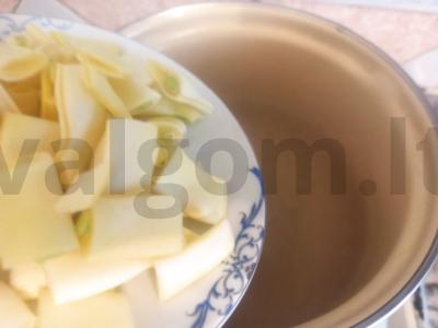 Žaliosios pupelės pomidorų-grietinėlės padaže Žingsnis 2