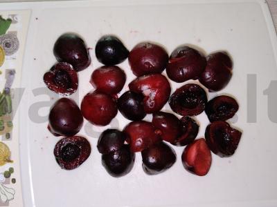 Varškės kokteilis su vyšniomis, aguonomis ir kokosų drožlėmis Žingsnis 1