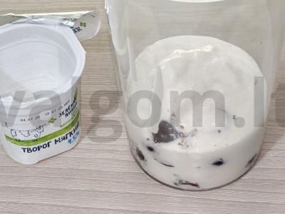 Varškės kokteilis su vyšniomis, aguonomis ir kokosų drožlėmis Žingsnis 3