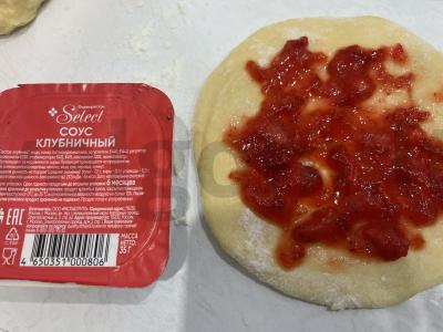 Širdelės formos bandelės su braškių padažu Žingsnis 3