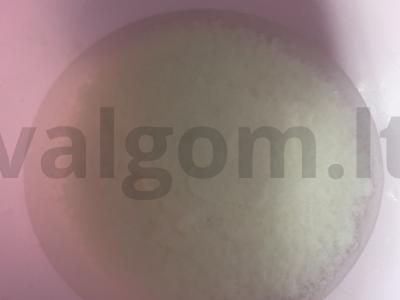 Cinamono, razinų ir cukraus pudros sraigės Žingsnis 1