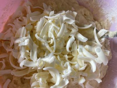 Cinamono, razinų ir cukraus pudros sraigės Žingsnis 4