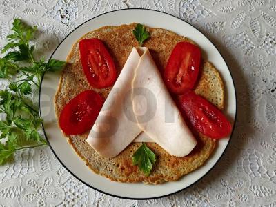 Avižų blynas su kefyru ir kiaušiniu pagrindine nuotrauka